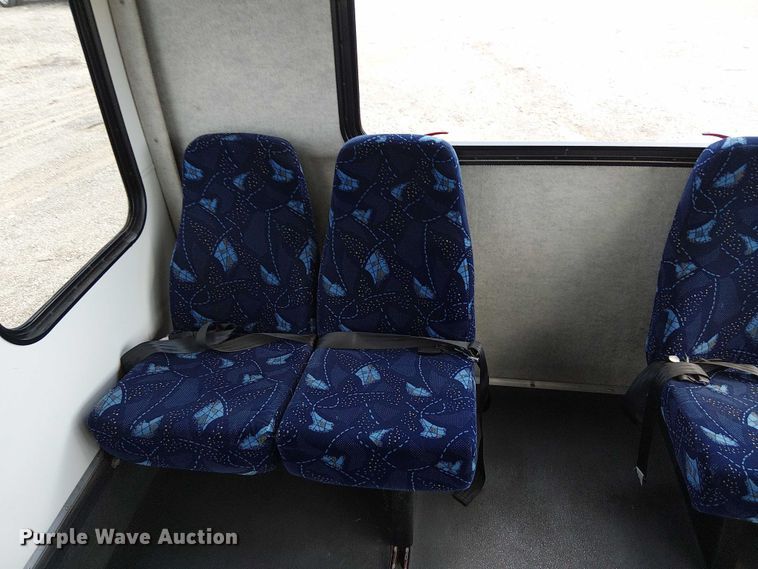 image for item NU9714 2015 Ford E350 Super Duty shuttle bus