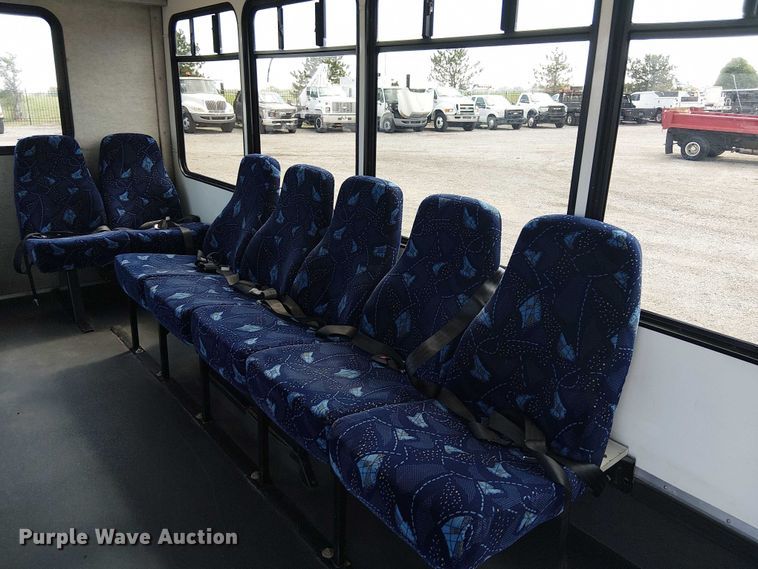 image for item NU9714 2015 Ford E350 Super Duty shuttle bus