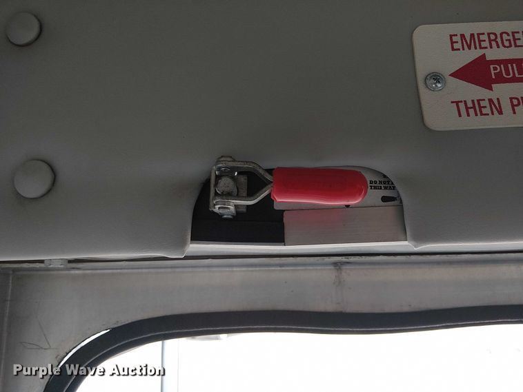 image for item NU9714 2015 Ford E350 Super Duty shuttle bus