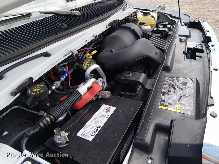 image for item NU9714 2015 Ford E350 Super Duty shuttle bus