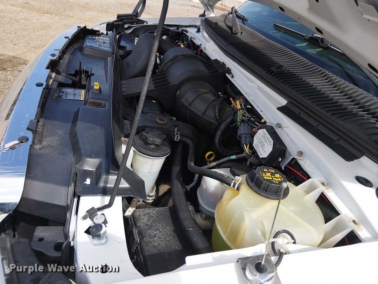 image for item NU9714 2015 Ford E350 Super Duty shuttle bus