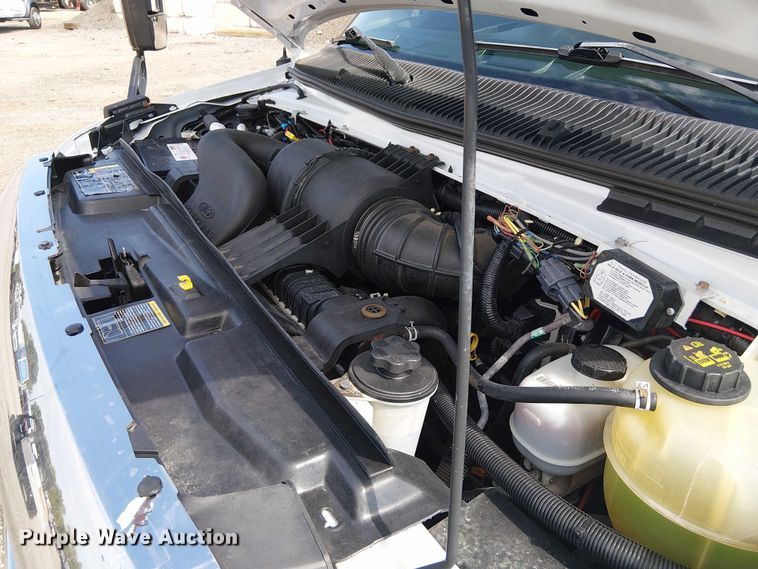 image for item NU9714 2015 Ford E350 Super Duty shuttle bus