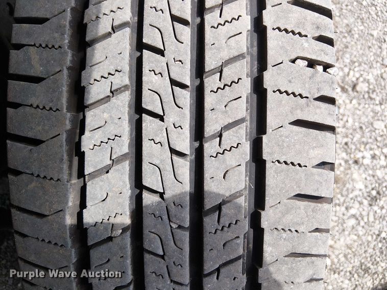 image for item NU9714 2015 Ford E350 Super Duty shuttle bus