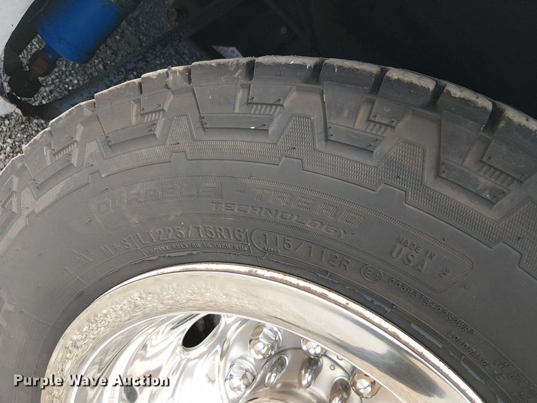 image for item NU9714 2015 Ford E350 Super Duty shuttle bus