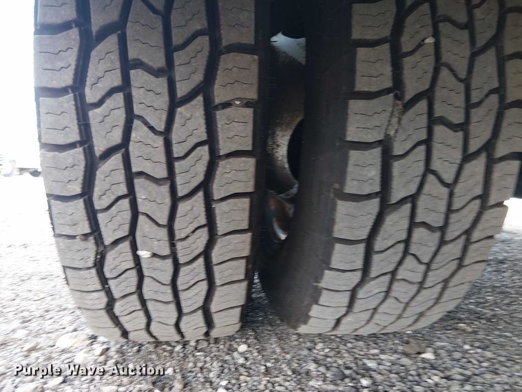 image for item NU9714 2015 Ford E350 Super Duty shuttle bus