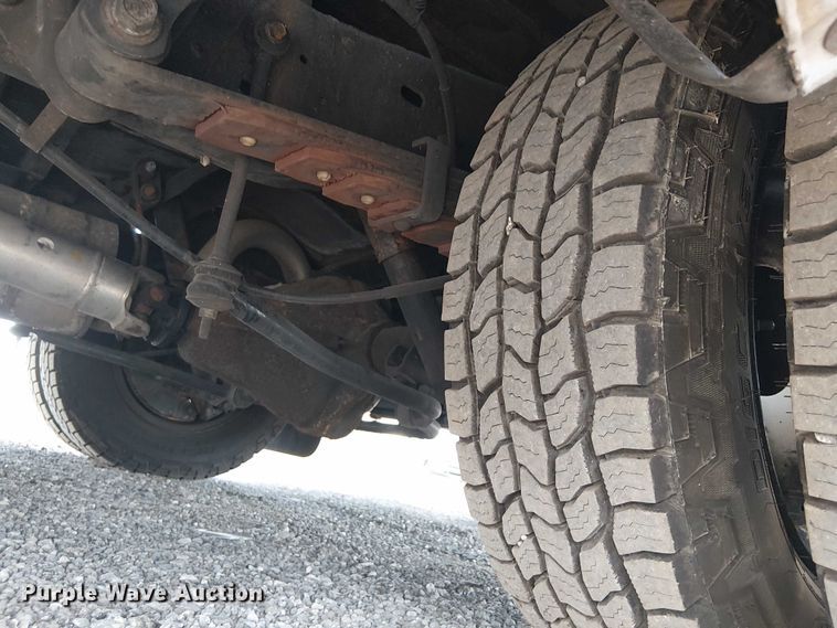 image for item NU9714 2015 Ford E350 Super Duty shuttle bus