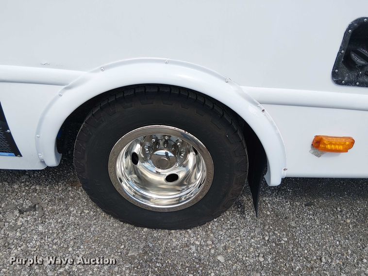 image for item NU9714 2015 Ford E350 Super Duty shuttle bus