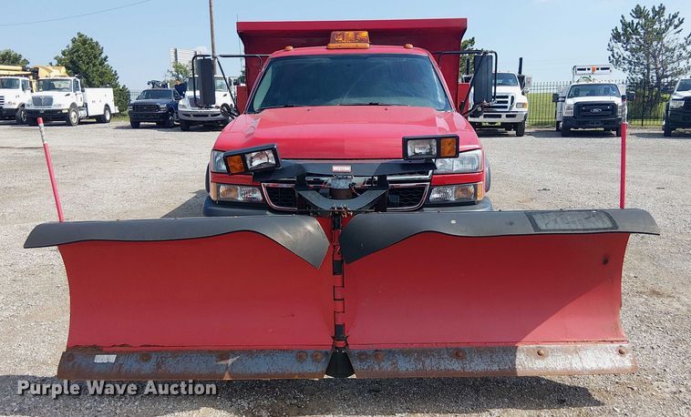 image for item NU9715 2006 Chevrolet Silverado 3500 dump bed pickup truck