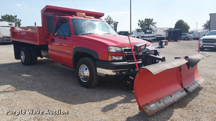 image for item NU9715 2006 Chevrolet Silverado 3500 dump bed pickup truck