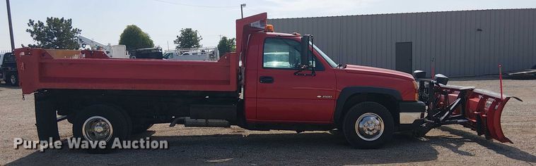 image for item NU9715 2006 Chevrolet Silverado 3500 dump bed pickup truck