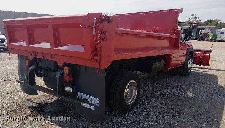 image for item NU9715 2006 Chevrolet Silverado 3500 dump bed pickup truck