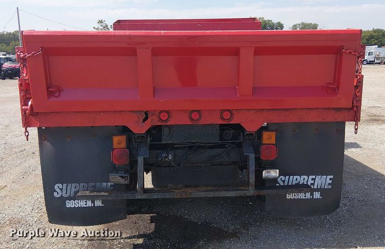 image for item NU9715 2006 Chevrolet Silverado 3500 dump bed pickup truck
