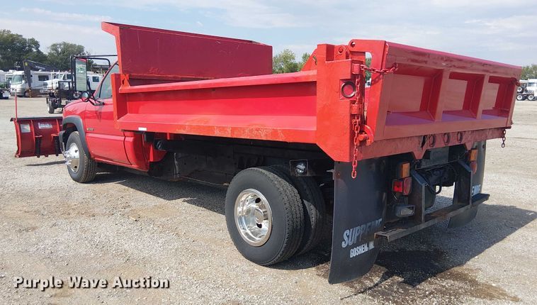 image for item NU9715 2006 Chevrolet Silverado 3500 dump bed pickup truck