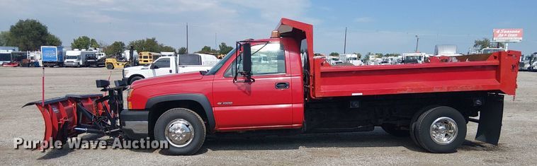 image for item NU9715 2006 Chevrolet Silverado 3500 dump bed pickup truck