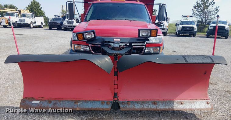 image for item NU9715 2006 Chevrolet Silverado 3500 dump bed pickup truck