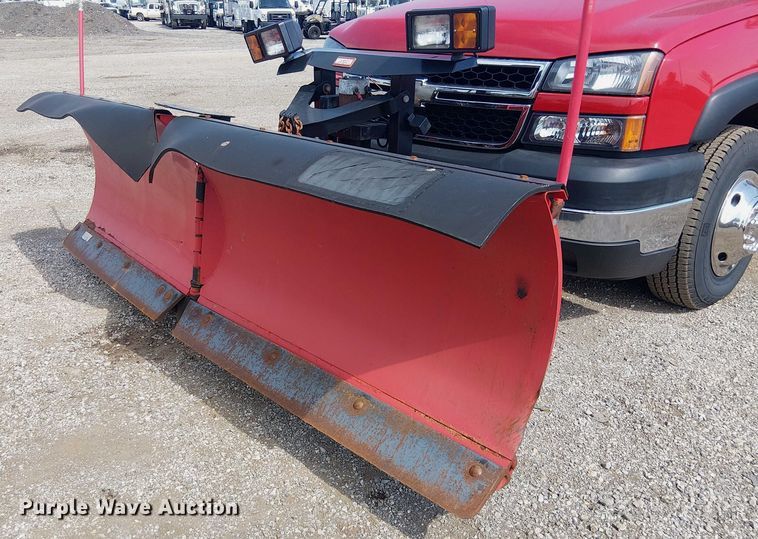 image for item NU9715 2006 Chevrolet Silverado 3500 dump bed pickup truck