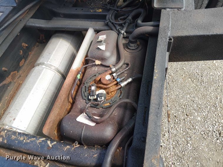 image for item NU9715 2006 Chevrolet Silverado 3500 dump bed pickup truck