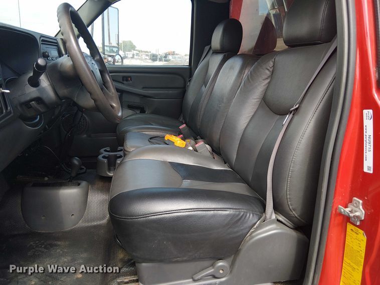 image for item NU9715 2006 Chevrolet Silverado 3500 dump bed pickup truck