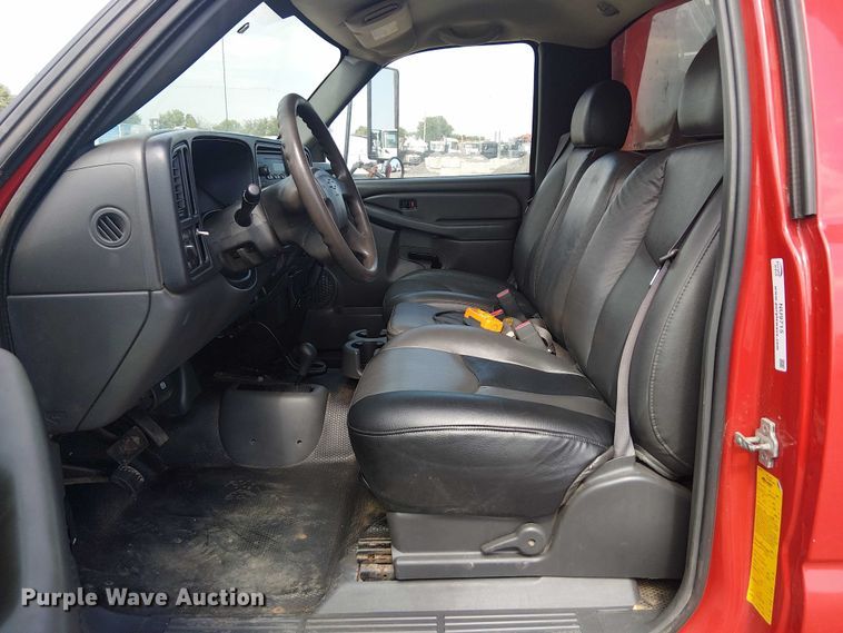 image for item NU9715 2006 Chevrolet Silverado 3500 dump bed pickup truck