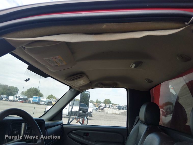 image for item NU9715 2006 Chevrolet Silverado 3500 dump bed pickup truck