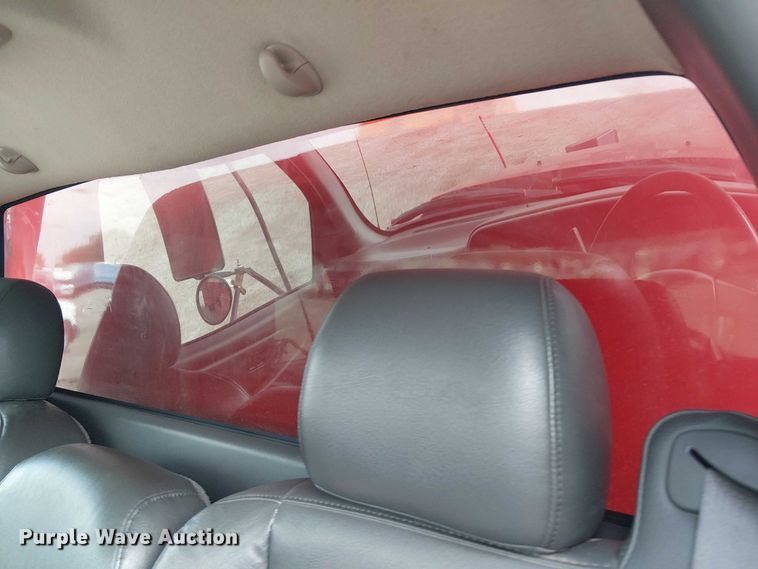 image for item NU9715 2006 Chevrolet Silverado 3500 dump bed pickup truck