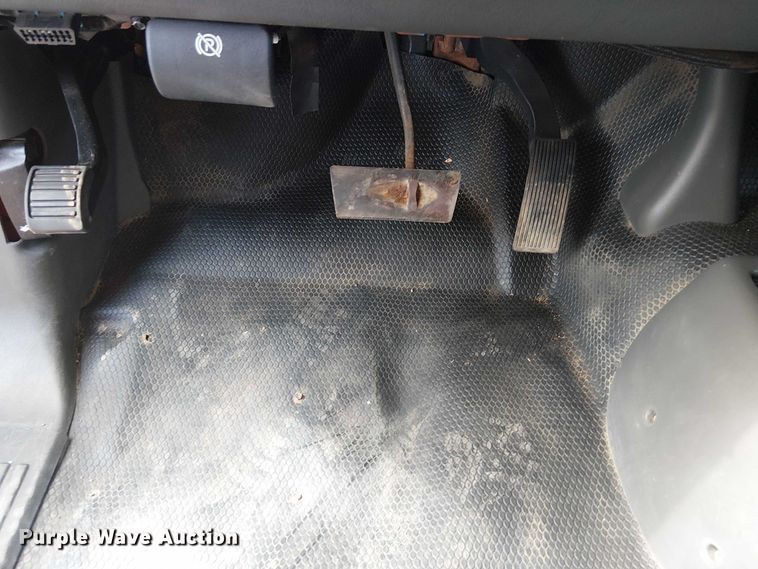 image for item NU9715 2006 Chevrolet Silverado 3500 dump bed pickup truck