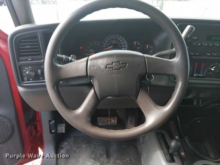 image for item NU9715 2006 Chevrolet Silverado 3500 dump bed pickup truck