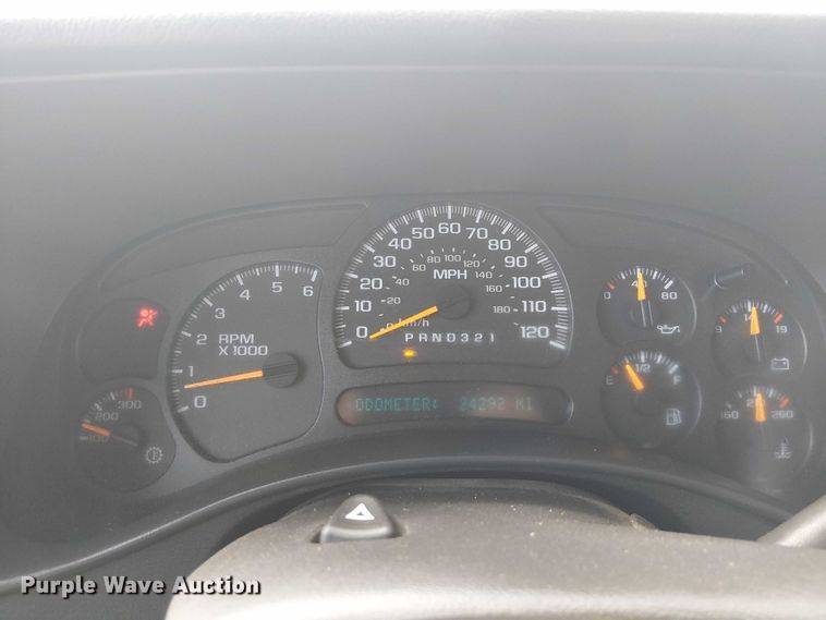 image for item NU9715 2006 Chevrolet Silverado 3500 dump bed pickup truck