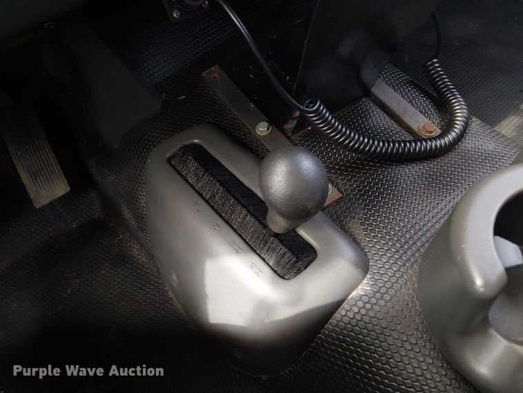 image for item NU9715 2006 Chevrolet Silverado 3500 dump bed pickup truck