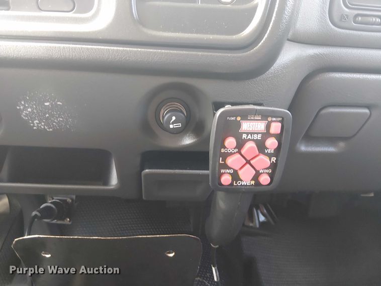 image for item NU9715 2006 Chevrolet Silverado 3500 dump bed pickup truck