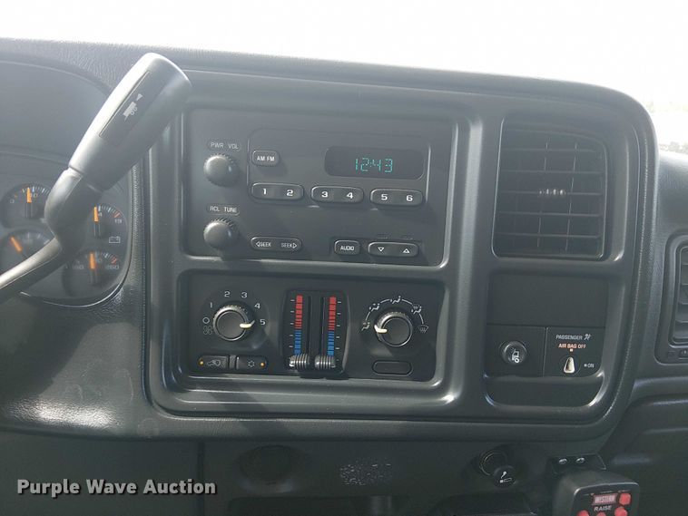 image for item NU9715 2006 Chevrolet Silverado 3500 dump bed pickup truck