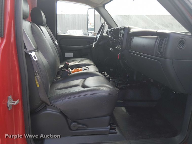 image for item NU9715 2006 Chevrolet Silverado 3500 dump bed pickup truck