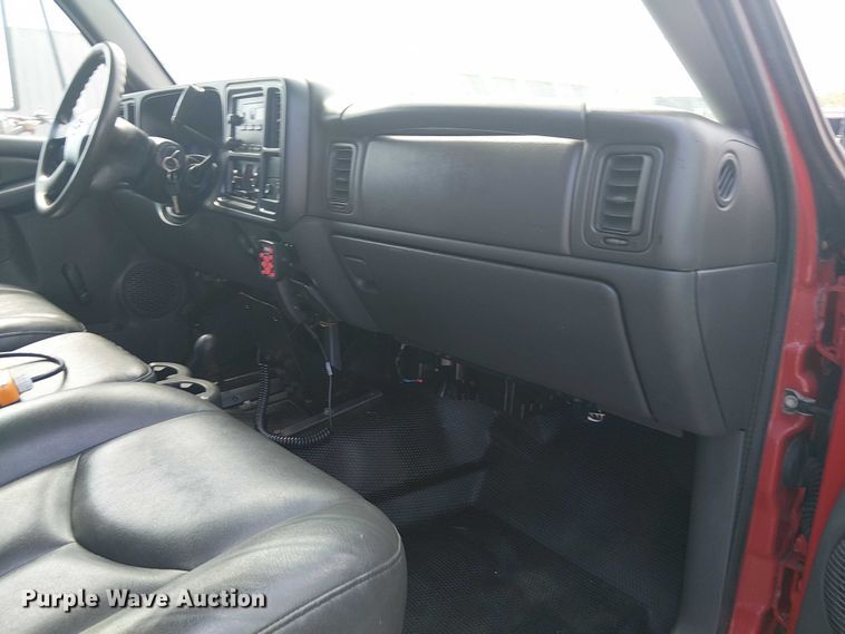 image for item NU9715 2006 Chevrolet Silverado 3500 dump bed pickup truck