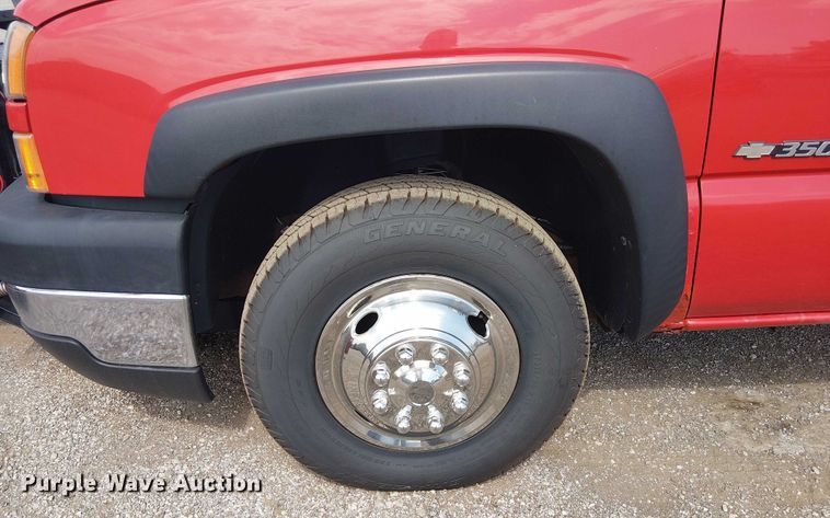 image for item NU9715 2006 Chevrolet Silverado 3500 dump bed pickup truck