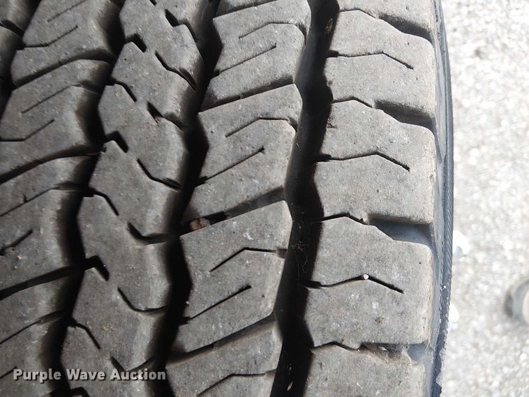 image for item NU9715 2006 Chevrolet Silverado 3500 dump bed pickup truck