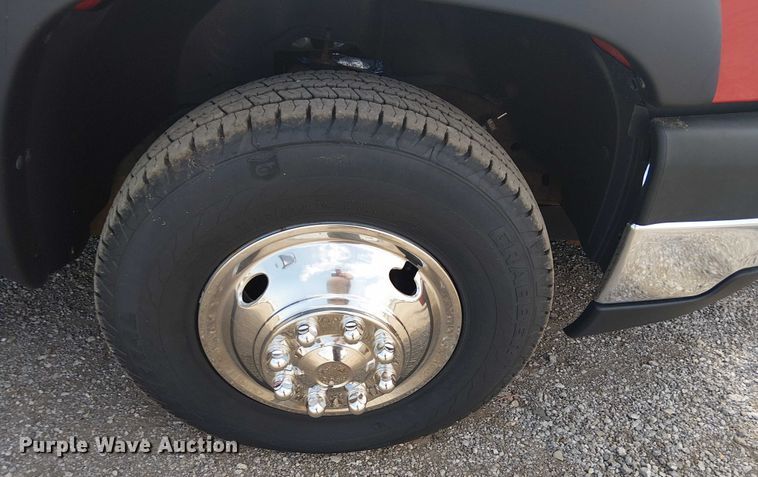 image for item NU9715 2006 Chevrolet Silverado 3500 dump bed pickup truck