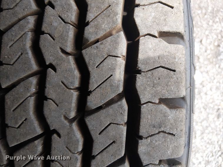 image for item NU9715 2006 Chevrolet Silverado 3500 dump bed pickup truck