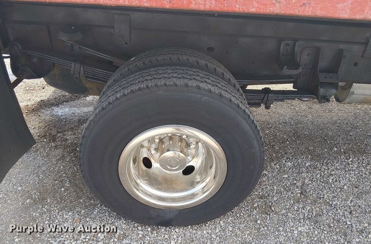 image for item NU9715 2006 Chevrolet Silverado 3500 dump bed pickup truck