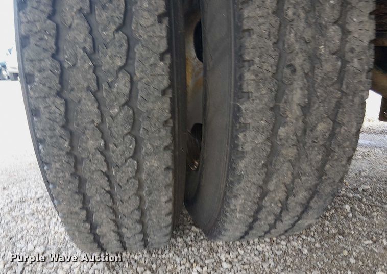 image for item NU9715 2006 Chevrolet Silverado 3500 dump bed pickup truck