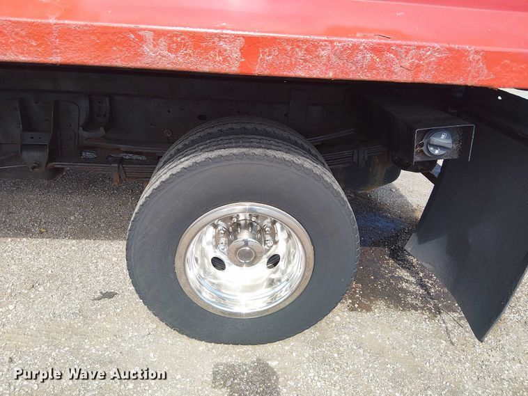 image for item NU9715 2006 Chevrolet Silverado 3500 dump bed pickup truck