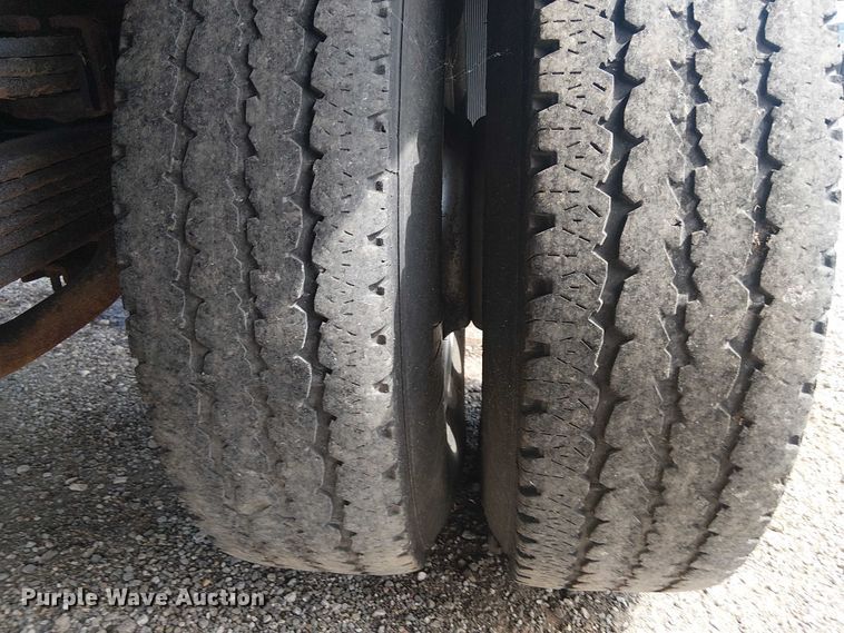 image for item NU9715 2006 Chevrolet Silverado 3500 dump bed pickup truck