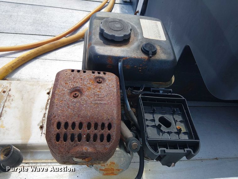 image for item NU9716 2012 Ford F250 Super Duty flatbed pickup truck