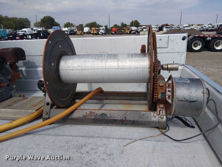 image for item NU9716 2012 Ford F250 Super Duty flatbed pickup truck