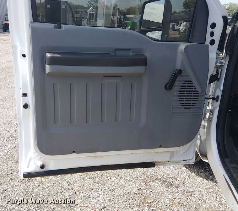 image for item NU9716 2012 Ford F250 Super Duty flatbed pickup truck