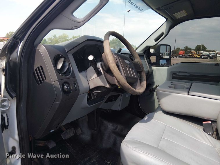 image for item NU9716 2012 Ford F250 Super Duty flatbed pickup truck