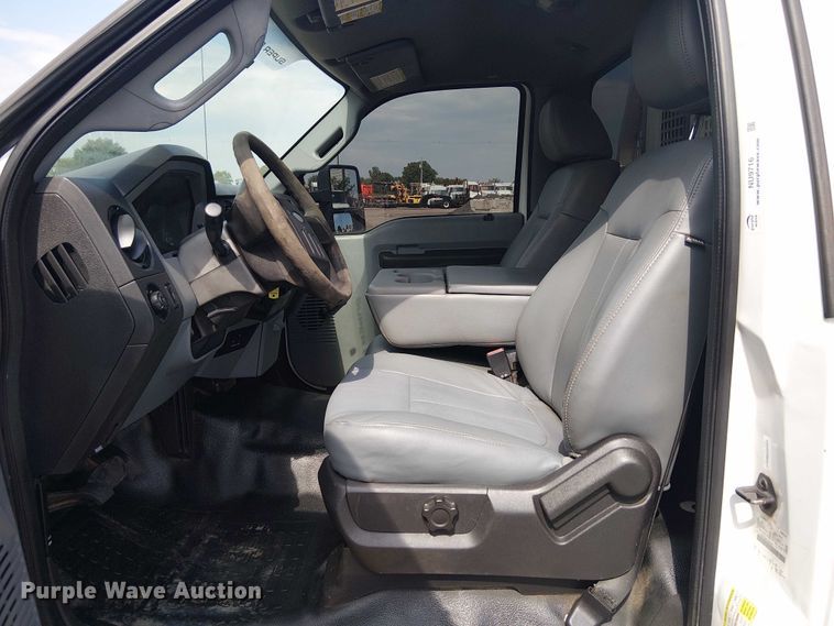 image for item NU9716 2012 Ford F250 Super Duty flatbed pickup truck