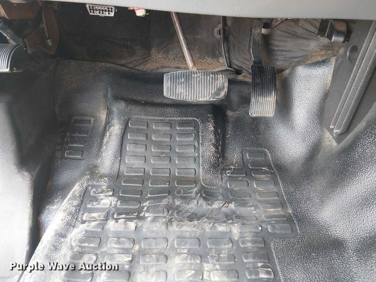 image for item NU9716 2012 Ford F250 Super Duty flatbed pickup truck