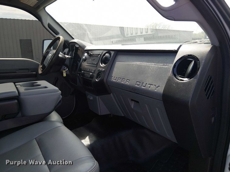 image for item NU9716 2012 Ford F250 Super Duty flatbed pickup truck