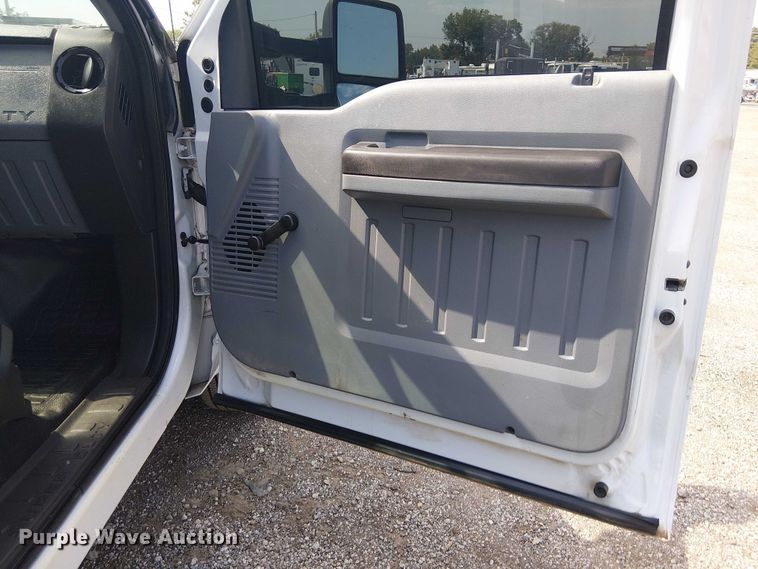 image for item NU9716 2012 Ford F250 Super Duty flatbed pickup truck