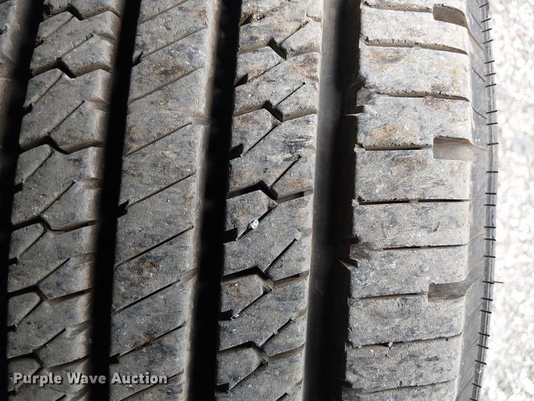 image for item NU9716 2012 Ford F250 Super Duty flatbed pickup truck